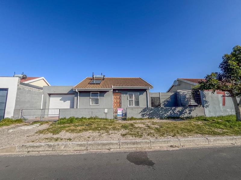 3 Bedroom Property for Sale in Pelikan Park Western Cape